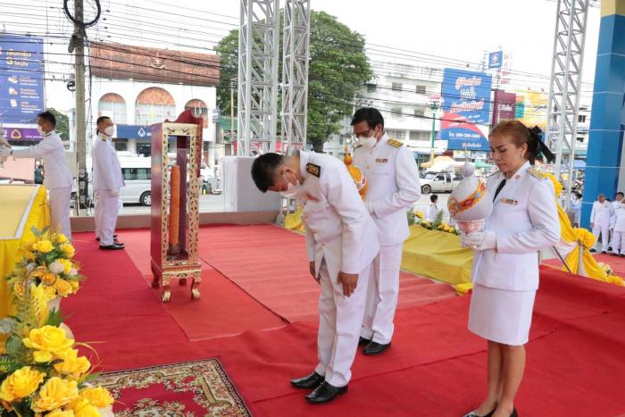 พิธีถวายเครื่องราชสักการะและพิธีจุดเทียนถวายพระพรชัยมงคลเนื่องในวันเฉลิมพระชนมพรรษาพระบาทสมเด็จพระปรเมนทรรามาธิบดี ศรีสินทรมหาวชิราลงกรณ มหิศรภูมิพลราชวรางกูร กิติสิริสมบูรณอดุลยเดช สยามินทราธิเบศรราชวโรดม บรมนาถบพิตรพระชิรเกล้าเจ้าอยู่หัว 